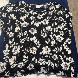 Maurice’s black floral top